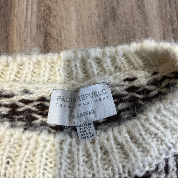 Brown green and white patterned crew neck sweater - Picture 2 of 3